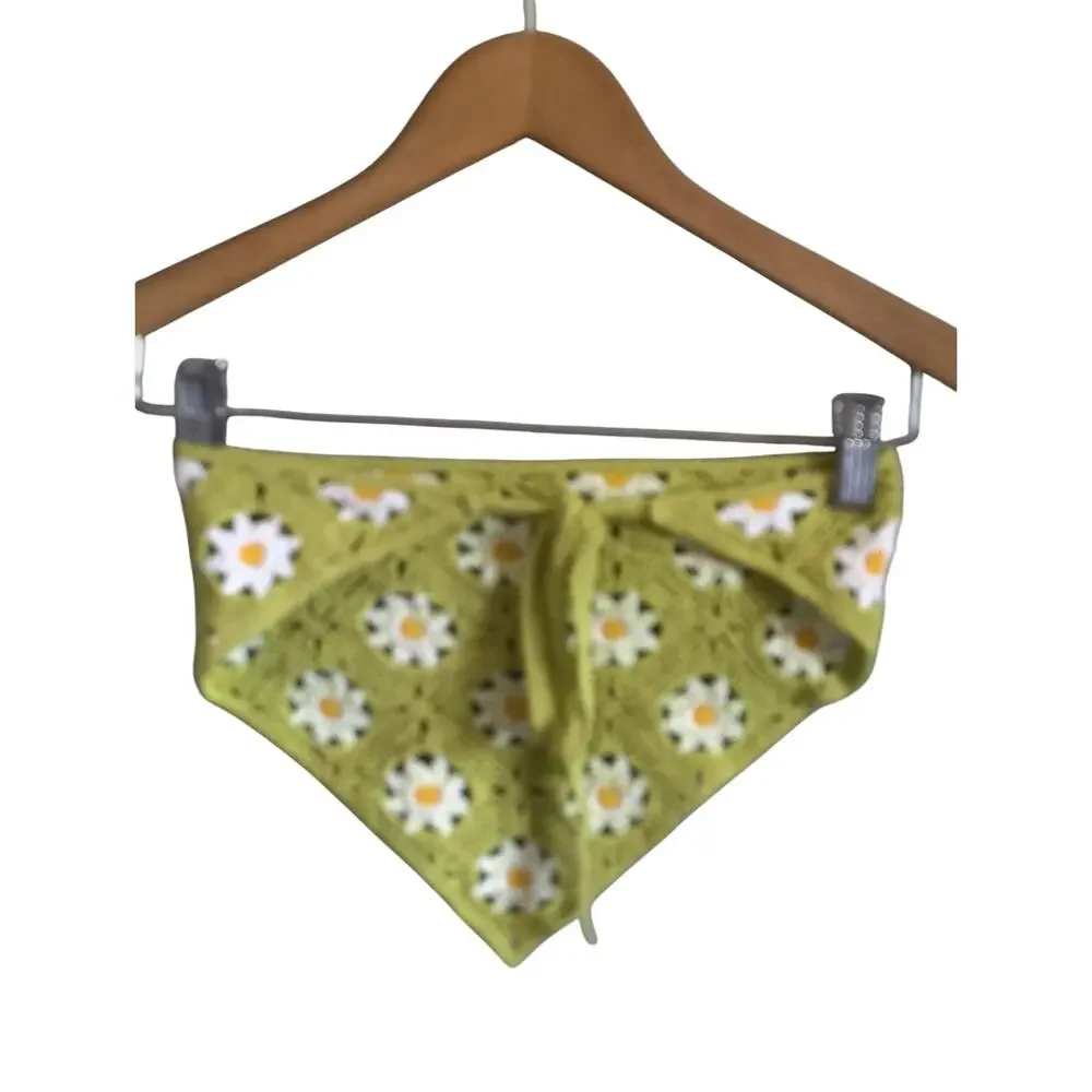 Handmade Crochet Daisy Triangle Scarf Kerchief Green Floral 16x9